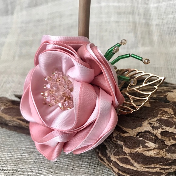 Beautiful handmade rose brooch - Picture 2 of 8